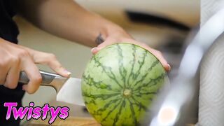 Twistys - Stepmom Ryan Ryans eats her daughter Uma Jolie into the kitchen