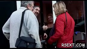 Sexyg prostitute gets down to show off her amazing orall-service