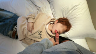 Siemensyöksy, pari, jalat, ilman satulaa, suutelu – amatööri nuoret aasialaiset homolutkat panevat anaalisesti