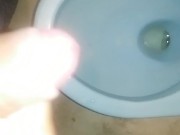 Masturbandome en el baño publico