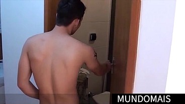 Homen metendo gostoso no fim de semana na casa dele