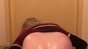 Natalie-heaven plays with oil and dildo in scotland