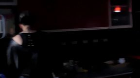 el pibe que vino a limpiar la pileta me pego flor de cogida en la cocina y en el borde de la pileta