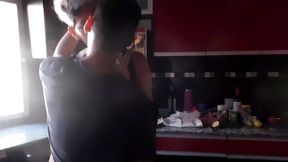 el pibe que vino a limpiar la pileta me pego flor de cogida en la cocina y en el borde de la pileta