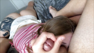 Oral seks, rol yapma, misyoner pozisyonu – Amatör 18 yaşındaki Amerikalı genç kız Ada'nın Adam ve Alex Adams tarafından anal yoldan ilişkiye girdiği POV anal film