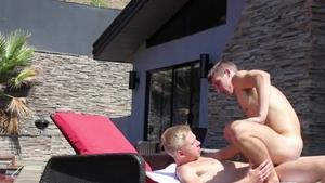 GayRoom: Really likes real sex