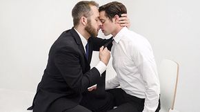 Dilf dive deep and stretching his aching hole