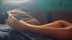 le saque la leche con mis pies por primera vez, que rico fue sentir su semen caliente