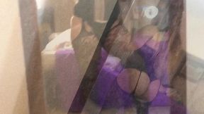 bombeiro encontra travesti se exibindo no espelho fica com tesao e fode a cavala gostosa gozando dentro