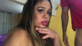 bombeiro encontra travesti se exibindo no espelho fica com tesao e fode a cavala gostosa gozando dentro