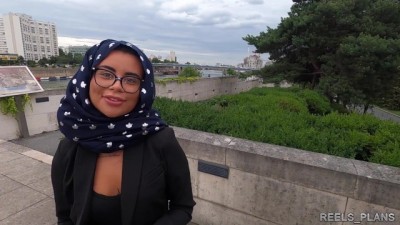 Veiled Arab Babe Gets Double-Penetrated in Public for a Trip to Marbella