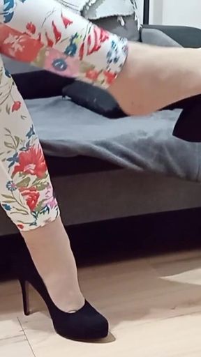Crossdresser Dangling in Sexy Black Suede Pointed Toe Pltform High Heels Pumps
