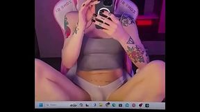 I love streaming and showing myself on camera. Would you come and see me? Write in the comments what you would like to see...