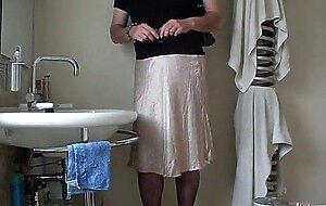Demurely dressed crossdresser wanking and cumming