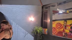 sexo em publico no fast food! casal faz suruba no drive thru e arrisca tudo!