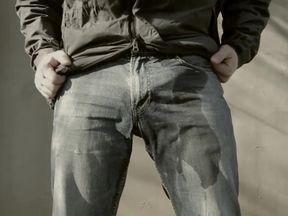 pissing outdore in jeans
