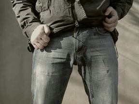 pissing outdore in jeans