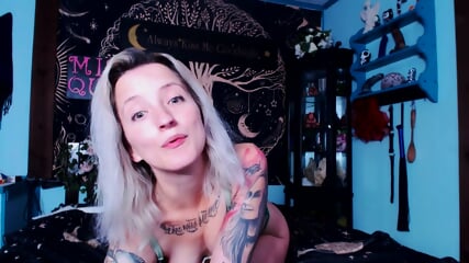 Innocent teen's first DP leaves her dripping and shaking in gym storage