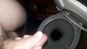 Dando uma mijada