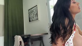 Η Τελική Περιπέτεια με Κρέμα Πίτας με Busty Stepmom