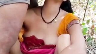 Desi village Bhabhi With Boyfriend Ne Jungle mein chudai