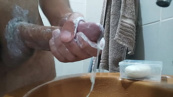 Gozando na pia