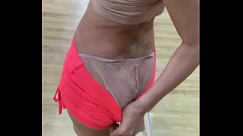 Ass Reveal in Gym