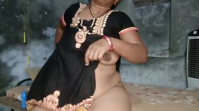 Desi Punjabi Indian Girl Showing Big Boobs Fingering Bhabhi, Screaming and Reaching Orgasm