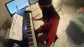 Milfycalla's Piano Lesson Turns into Creampie Surprise