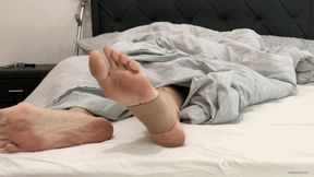 SPRAINED ANKLE FOOT INJURY HOPPING WITH CRUTCHES - MP4 Mobile Version