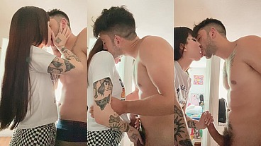 NOVIOS FOLLANDO EN LA COCINA