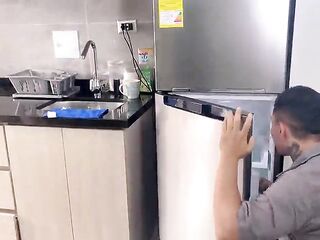 Athletic technician repairs my refrigerator and then works on my cunt - BUCARASEX