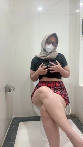 Hijab Masturbating In The Bathroom