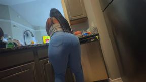 Big Booty in Jeans Fetish