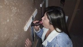 casada e safada chupa varias pica de desconhecido no gloryholi