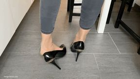 DIPPING IN NYLONS KIRA - MOV Mobile Version