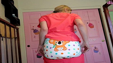 Nurse Sydney wears a diaper with you & makes you cum