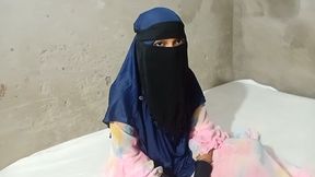 Hijabi Bhabhi Jaan Was Hungry for Dick