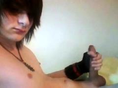 18 yo EMO boy cums on cam