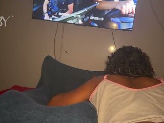 Novinha foi assistir filme na casa do vizinho e acaba dando a buceta