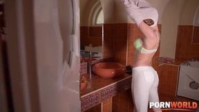 Victoria Daniels' Intense Experience: Exploring Boundaries with Fingers and a Massive Surprise