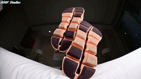 Z 's sneaker sock tease - MP4