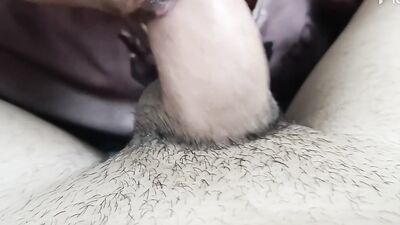 romantisk smagning på sengen på menuen en smuk pik