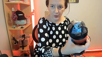 Roars and Laughter: The Whimsical Adventures of Nicoletta the Giantess