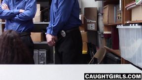 Teen accepts double-teamed by two big-dicked guards