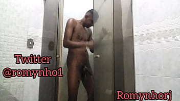 ATOR PORN&Ocirc_  ROMYNHORJ TOMANDO BANHO ANTES DE IR PRA MAIS UM DIA DE GRAVA&Ccedil_AO