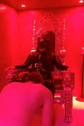 Female Domination: Footworship