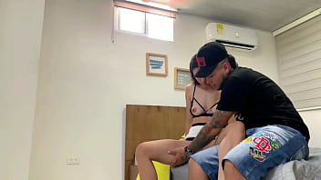 Muchacha de aseo llega a excitarme en la habitacion y termino follandomela