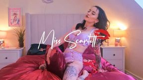 Scarlett's hot satin kimono & lingerie pillow fuck