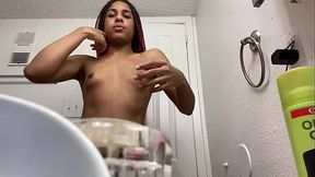 ZAZA ZARIAA SHOWERS AND GETS READY FOR U